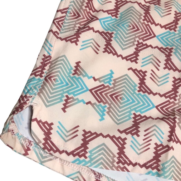 LIV OUTDOOR Minerva Printed Pale Dogwood Geo Pull-On Active Shorts Size Medium - Picture 10 of 15